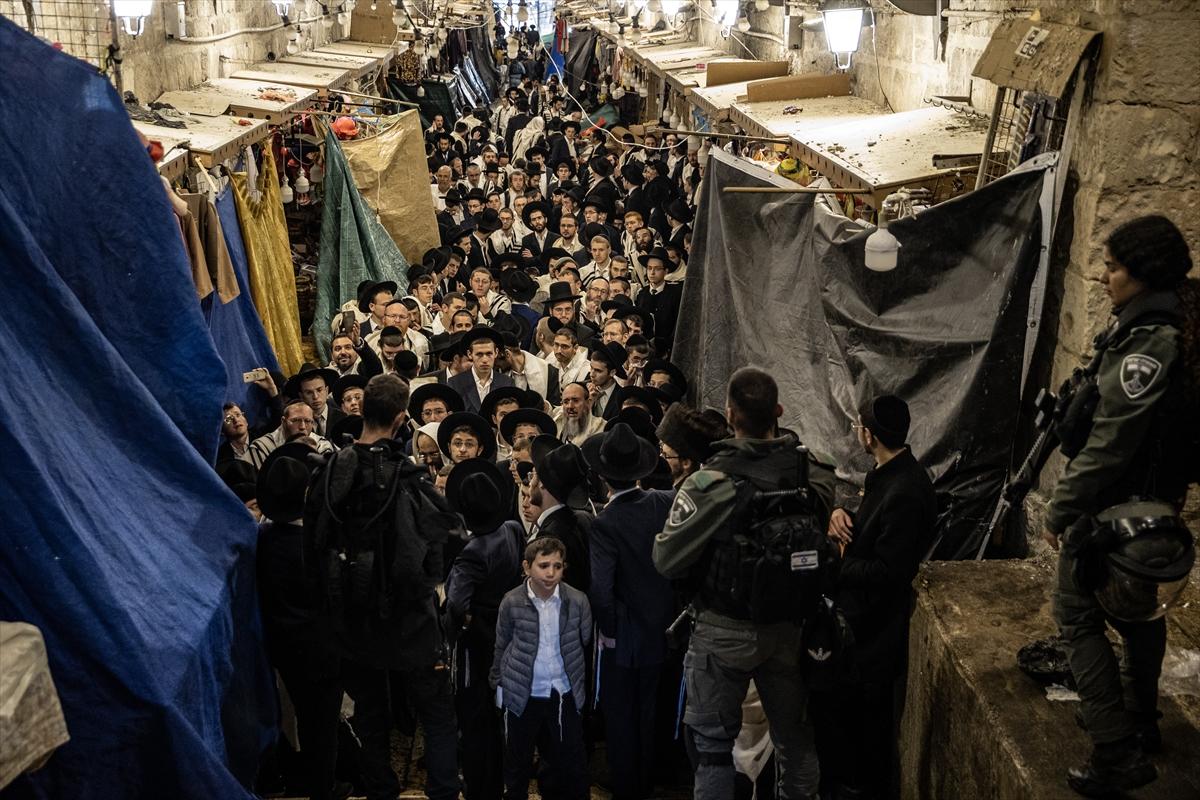 İsrail polisi Mescid-i Aksa'da konuşlandı! Yahudi yerleşimciler bir kez daha baskın düzenledi