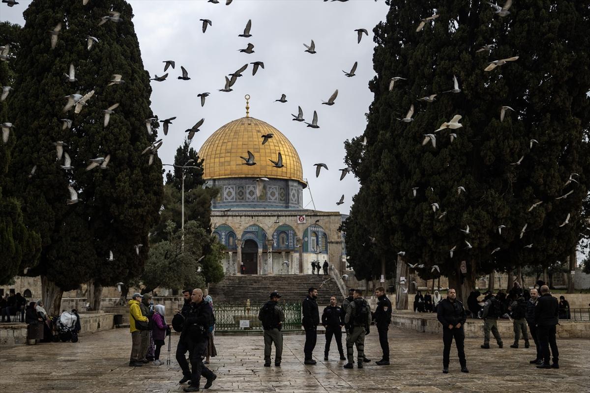 İsrail polisi Mescid-i Aksa'da konuşlandı! Yahudi yerleşimciler bir kez daha baskın düzenledi