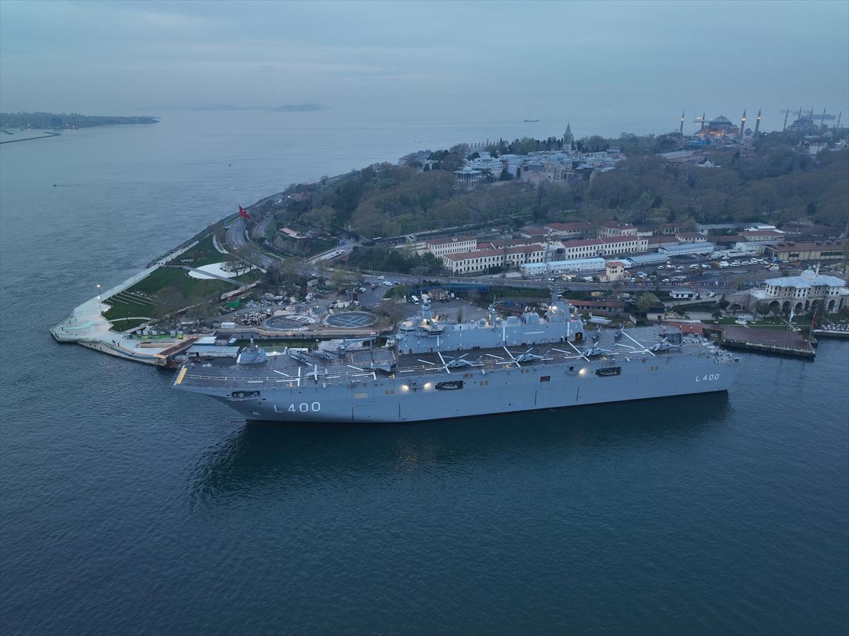 Sarayburnu'na çekilen TCG Anadolu'ya ziyaretçi akını