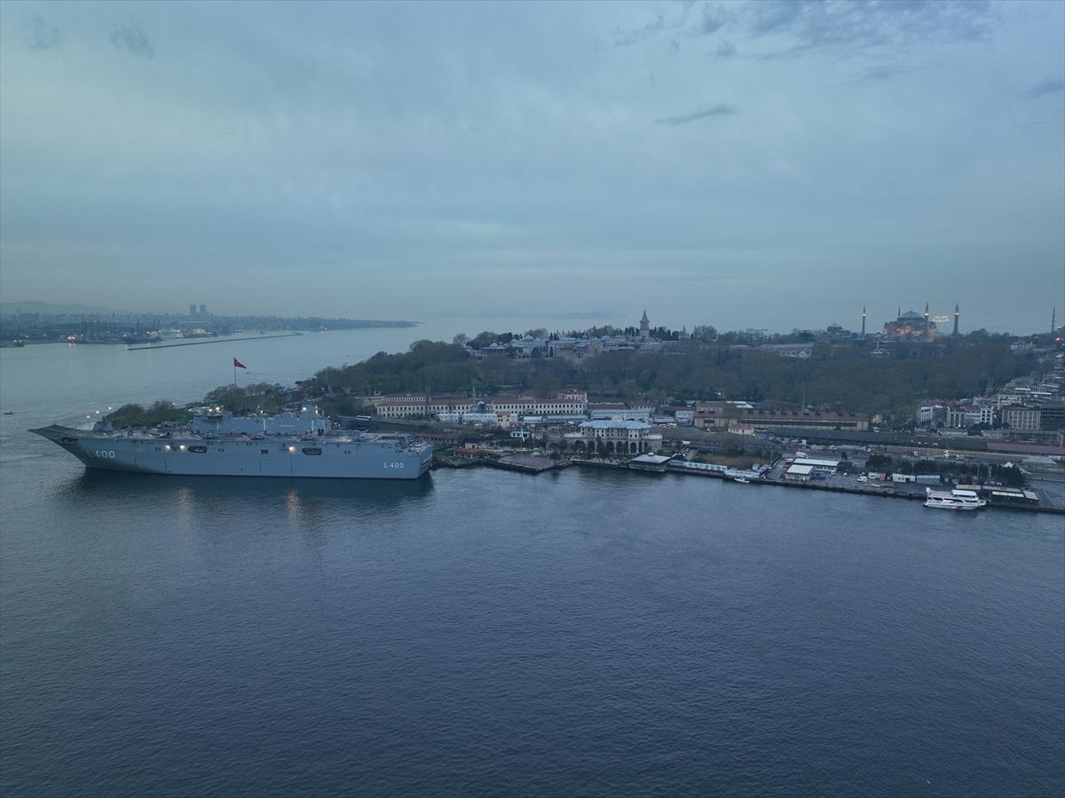 Sarayburnu'na çekilen TCG Anadolu'ya ziyaretçi akını