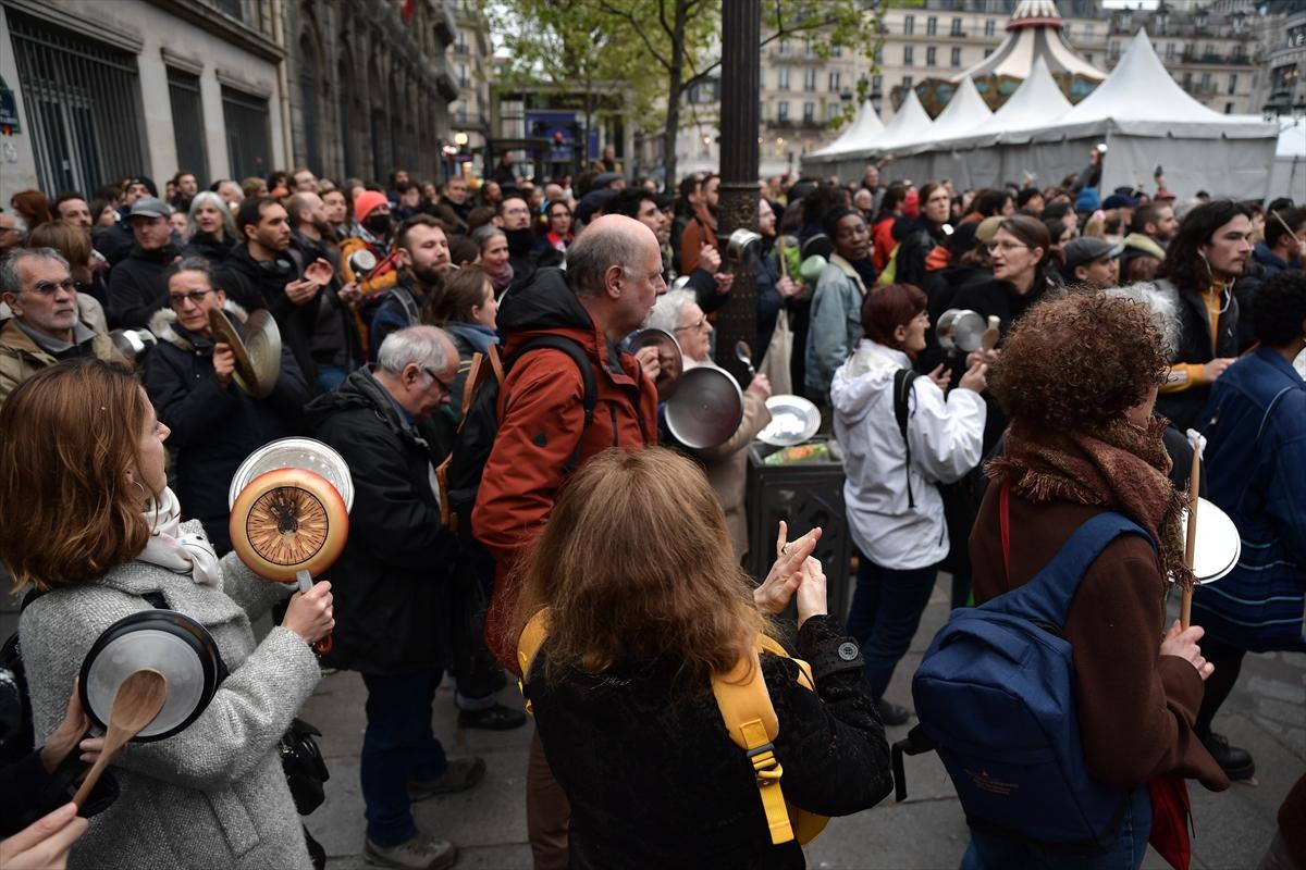 Paris'in nabzı düşmüyor! Emeklilik reformuna karşı sokağa inen göstericilerden kareler