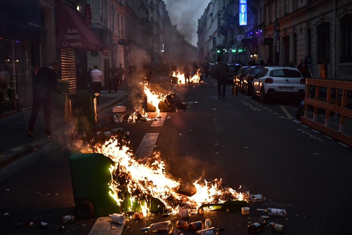 Paris'in nabzı düşmüyor! Emeklilik reformuna karşı sokağa inen göstericilerden kareler