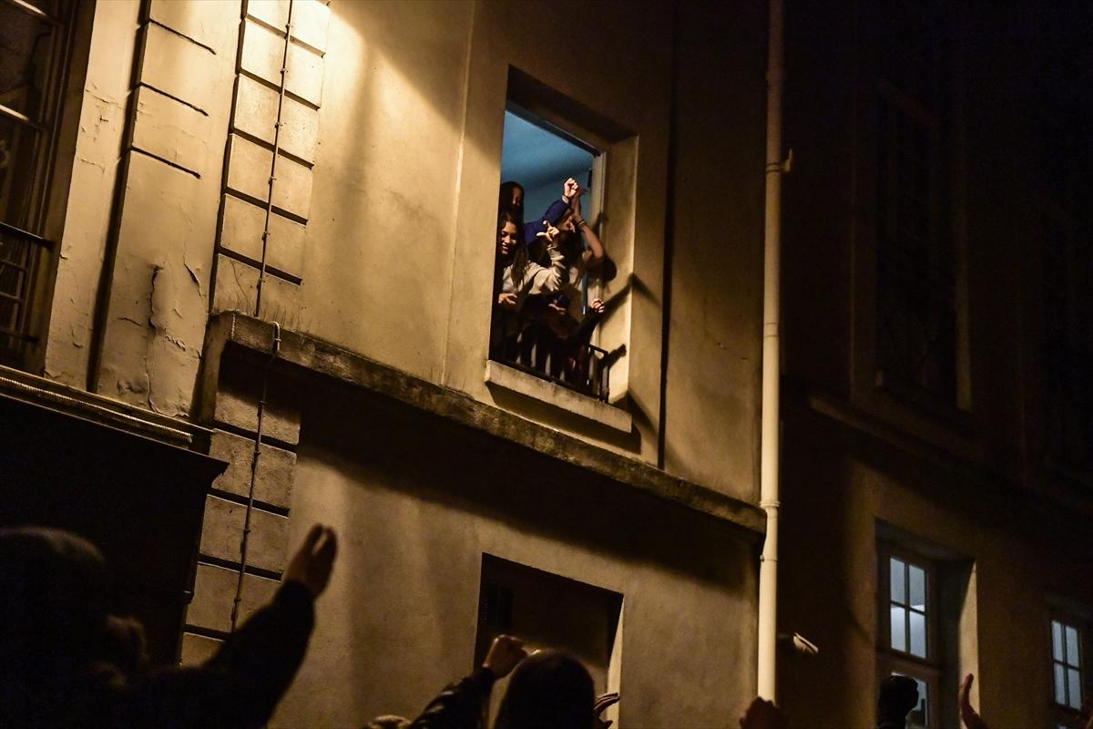 Paris'in nabzı düşmüyor! Emeklilik reformuna karşı sokağa inen göstericilerden kareler