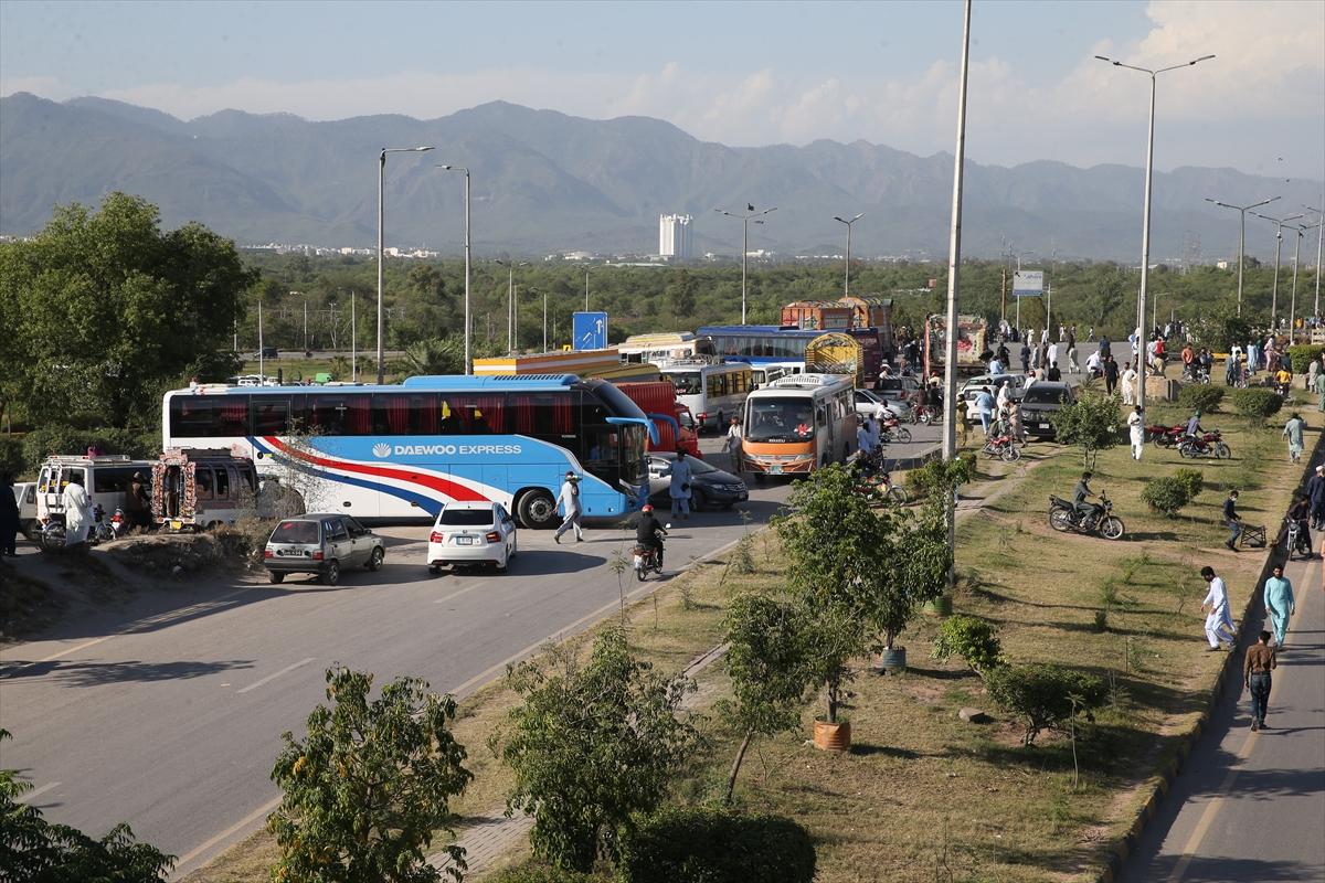 Pakistan'da İmran Han destekçilerinin protestosu ülkeyi karıştı