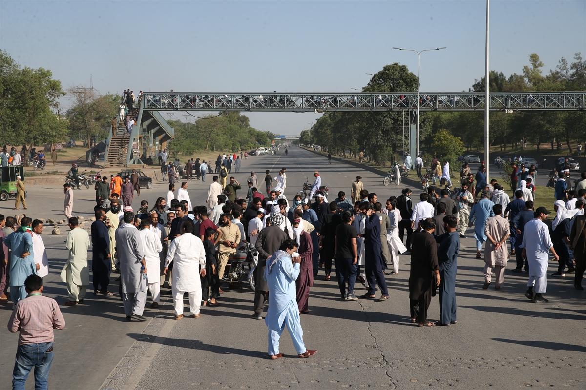 Pakistan'da İmran Han destekçilerinin protestosu ülkeyi karıştı