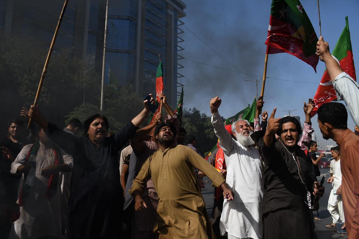 Pakistan'da İmran Han destekçilerinin protestosu ülkeyi karıştı