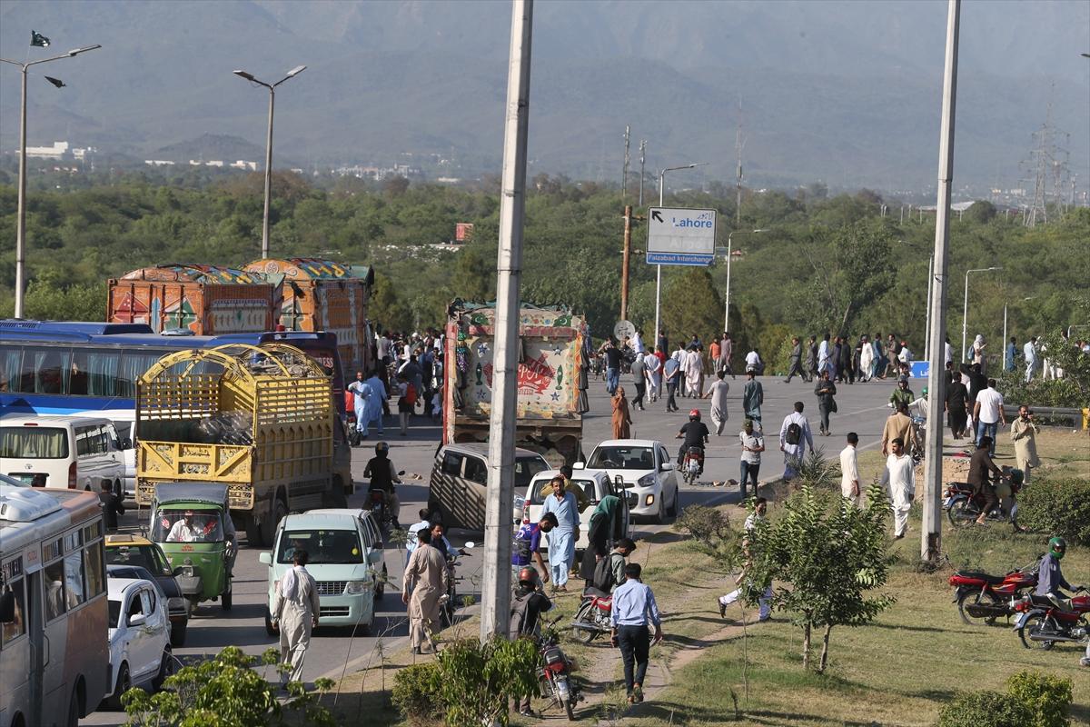 Pakistan'da İmran Han destekçilerinin protestosu ülkeyi karıştı