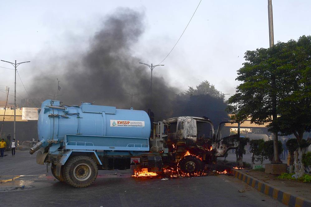 Pakistan'da İmran Han destekçilerinin protestosu ülkeyi karıştı