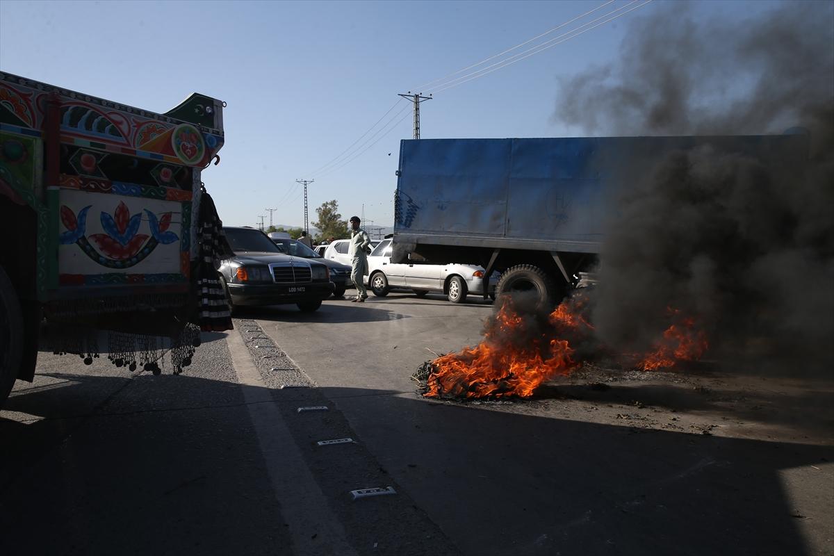 Pakistan'da İmran Han destekçilerinin protestosu ülkeyi karıştı