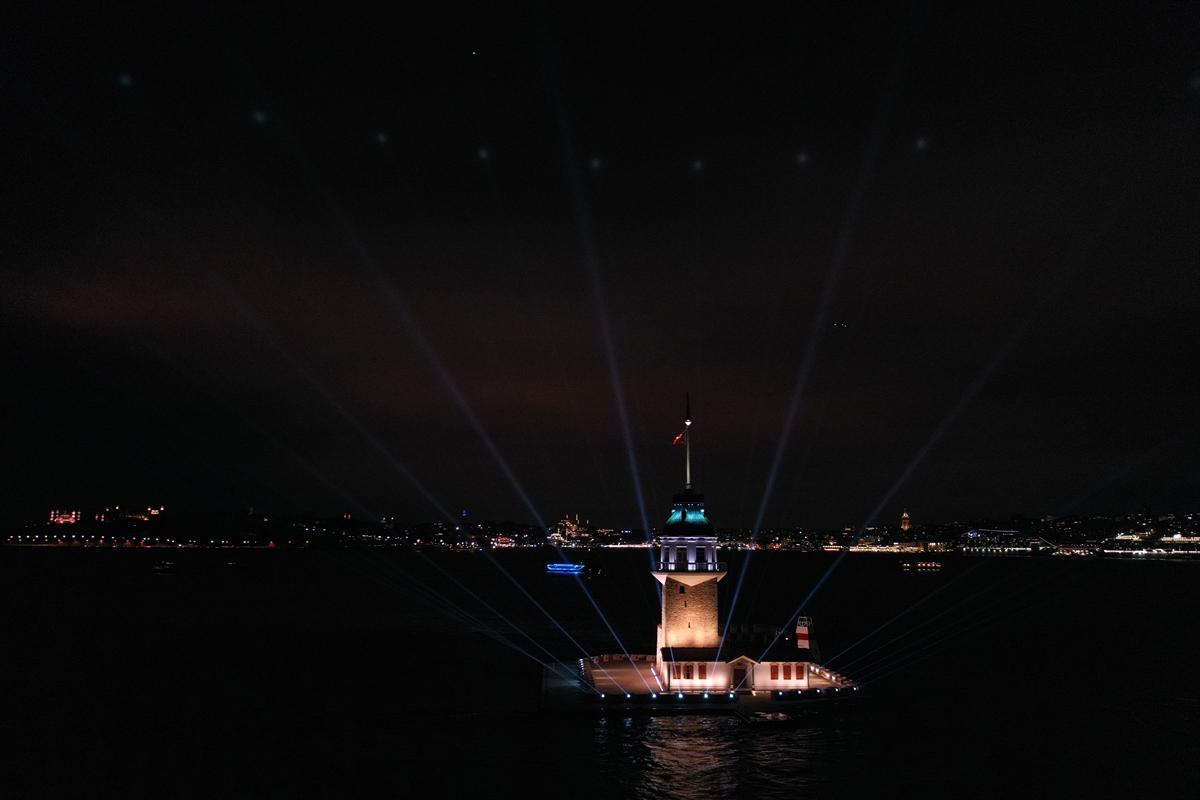 Kız Kulesi ışık ve lazer şovuyla açıldı
