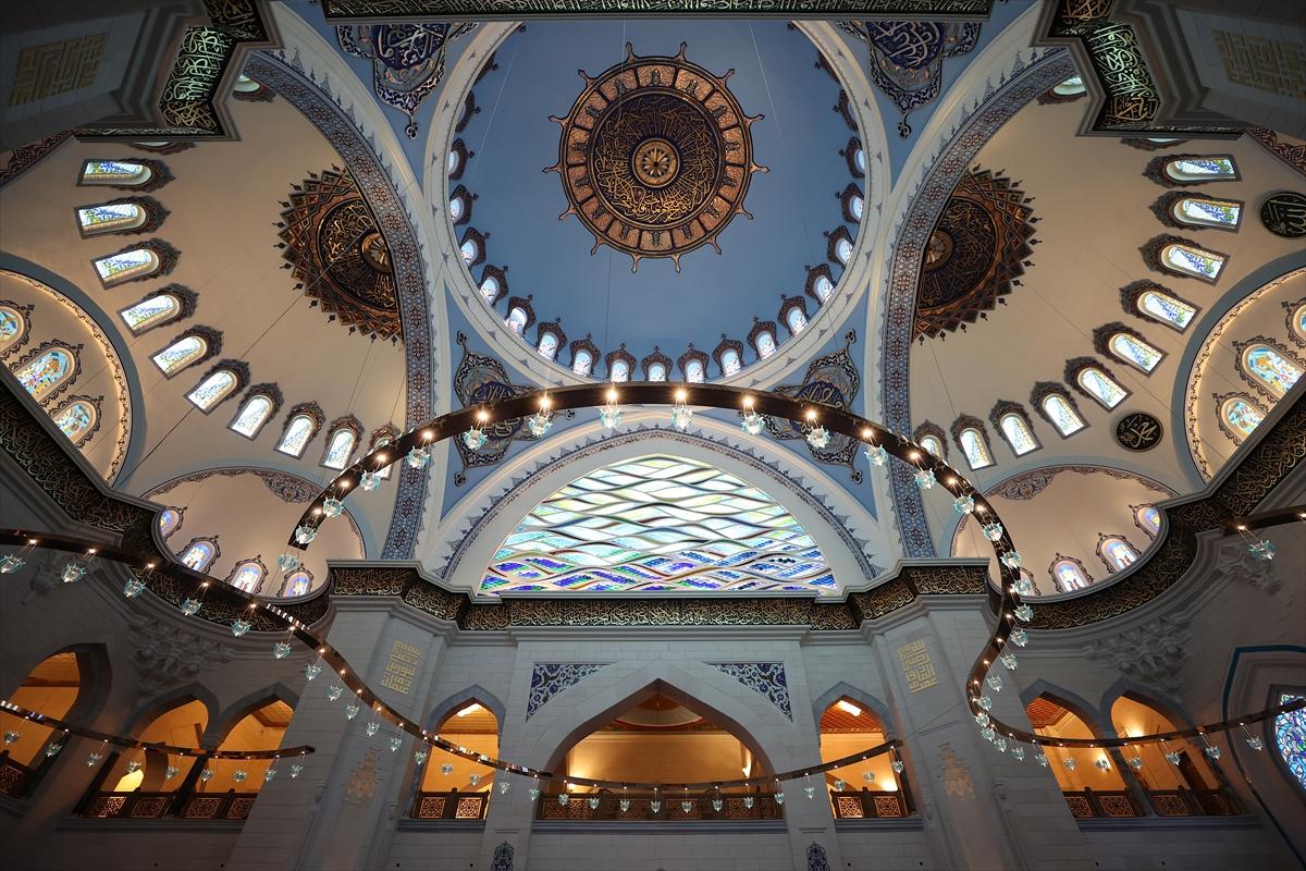 Barbaros Hayrettin Paşa Camisi ibadete açıldı