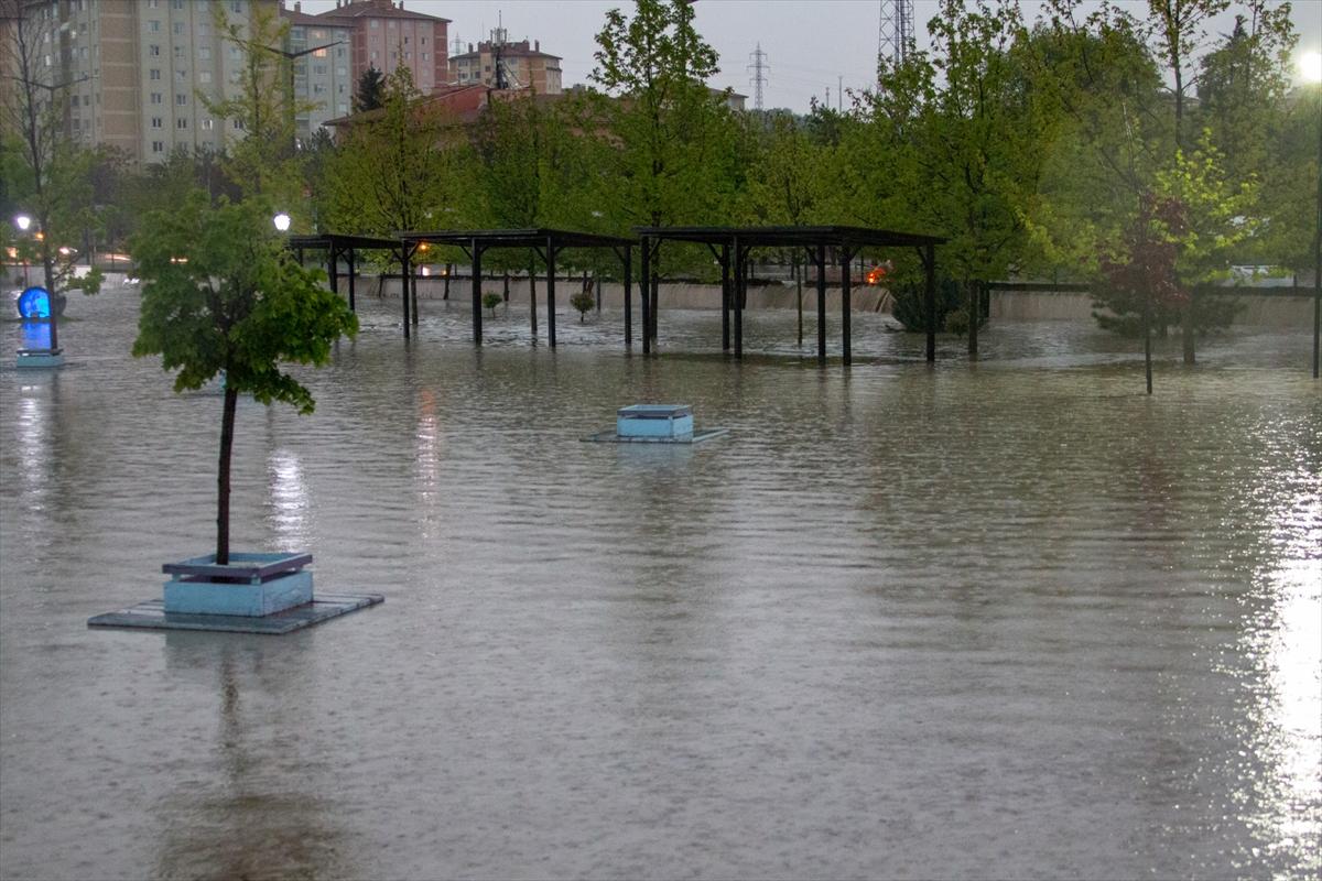 Başkent Ankara'dan sel manzaraları