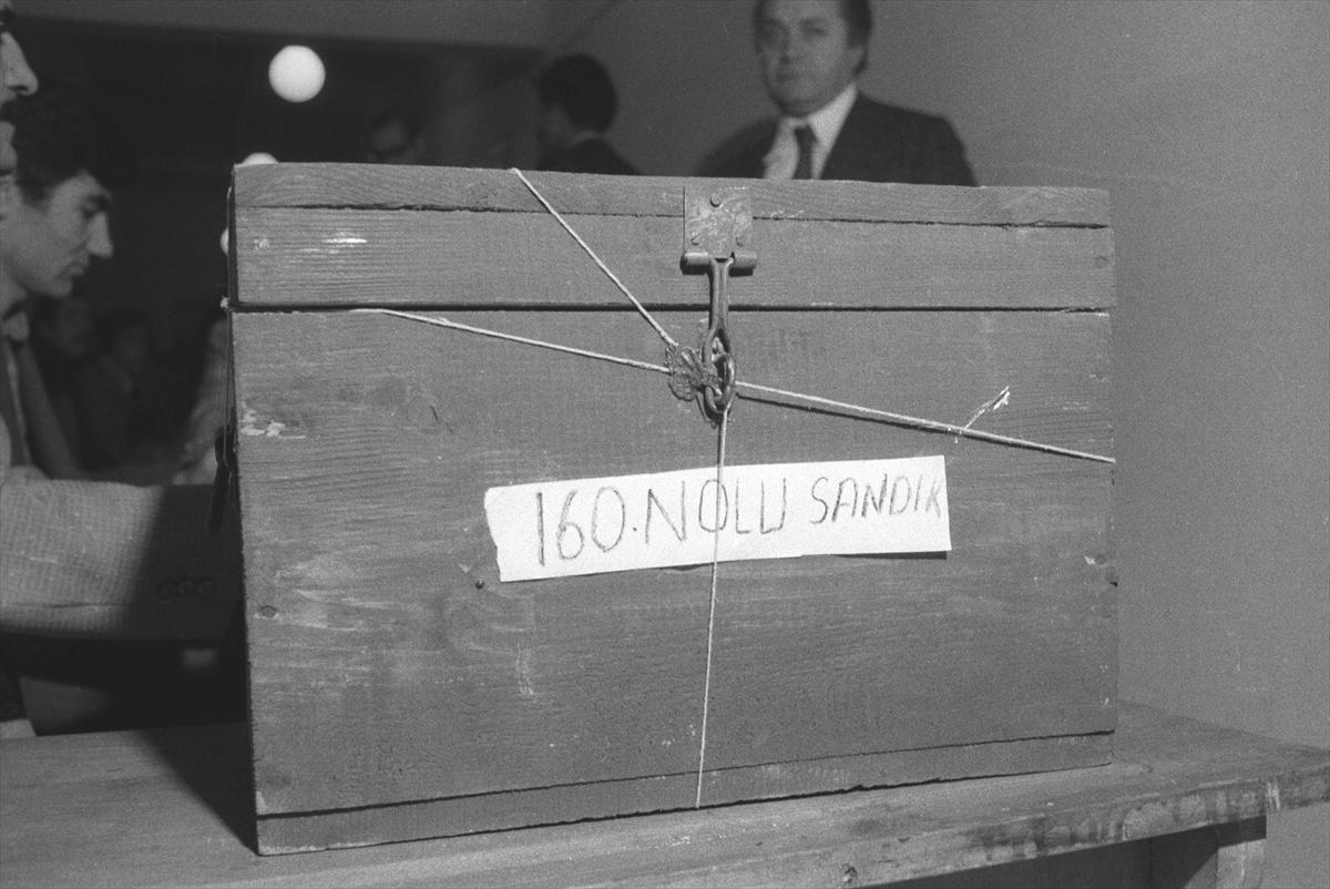 Arşivden Türkiye’deki seçim manzaraları