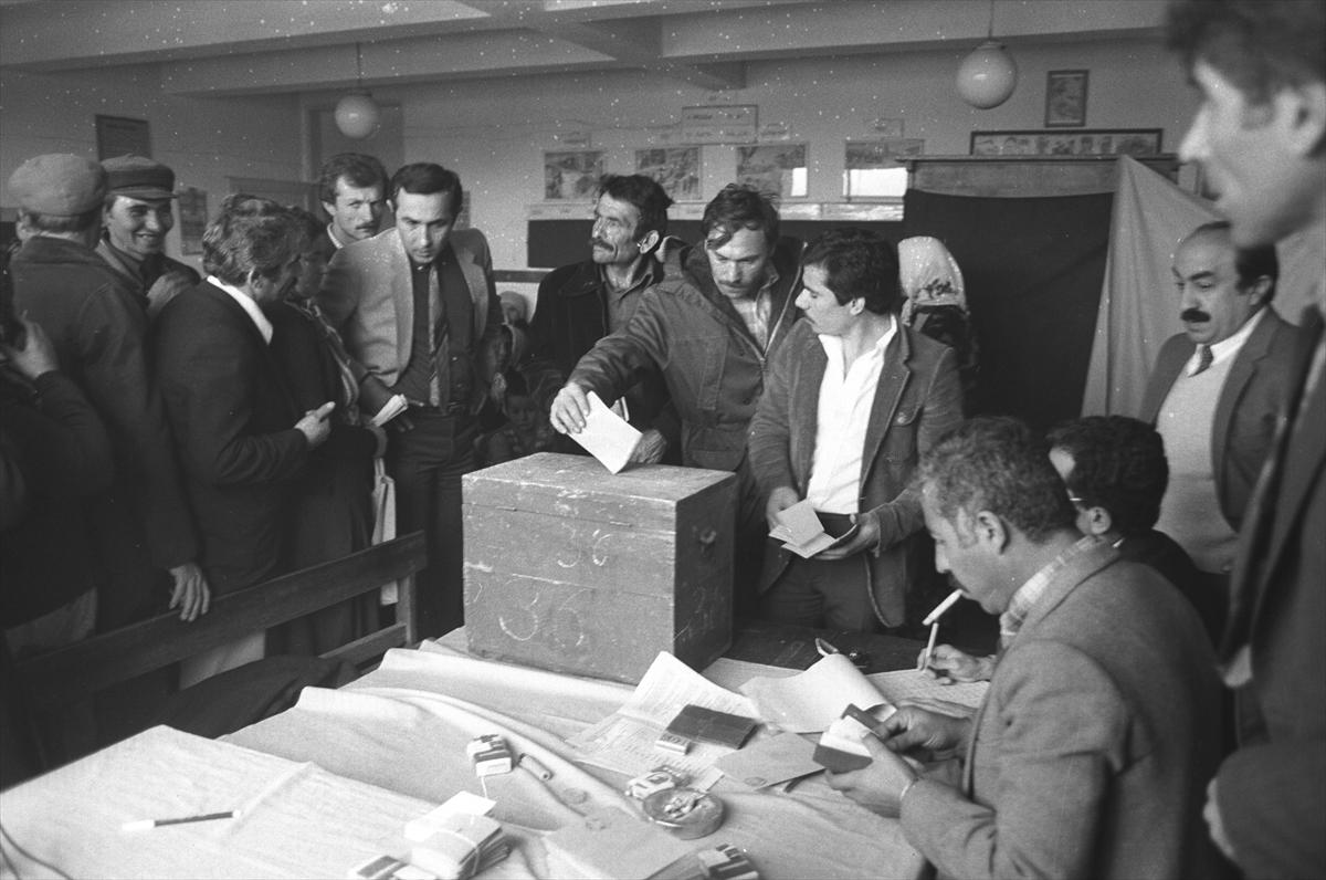 Arşivden Türkiye’deki seçim manzaraları