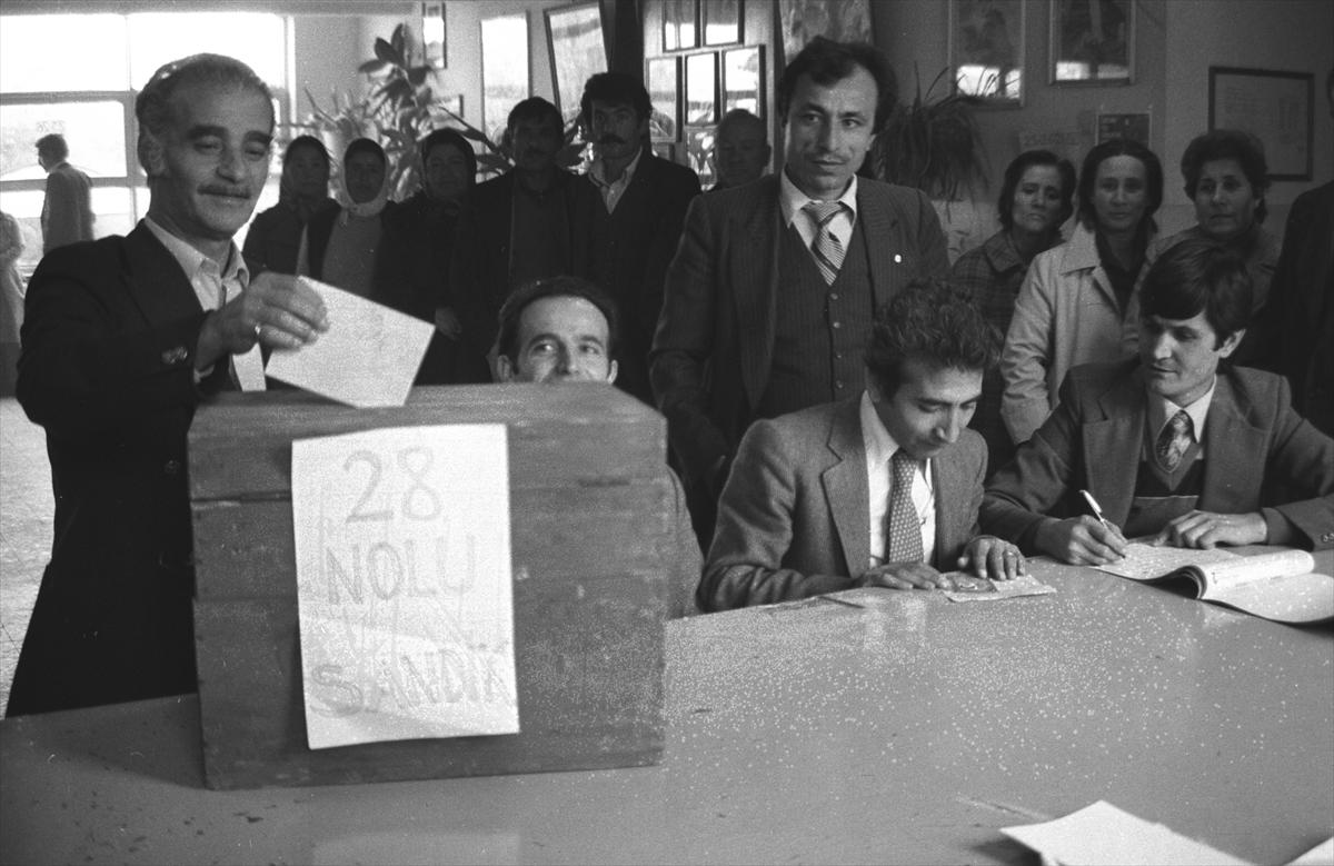Arşivden Türkiye’deki seçim manzaraları