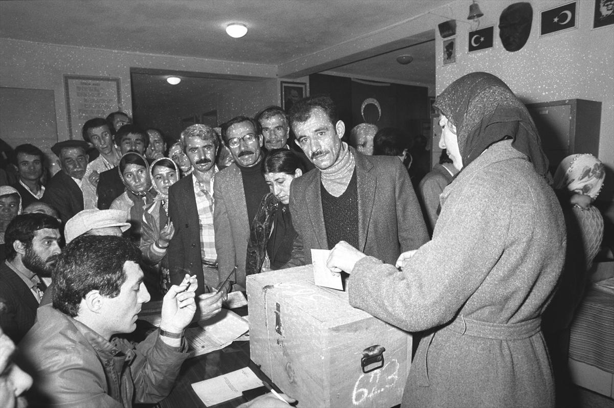 Arşivden Türkiye’deki seçim manzaraları