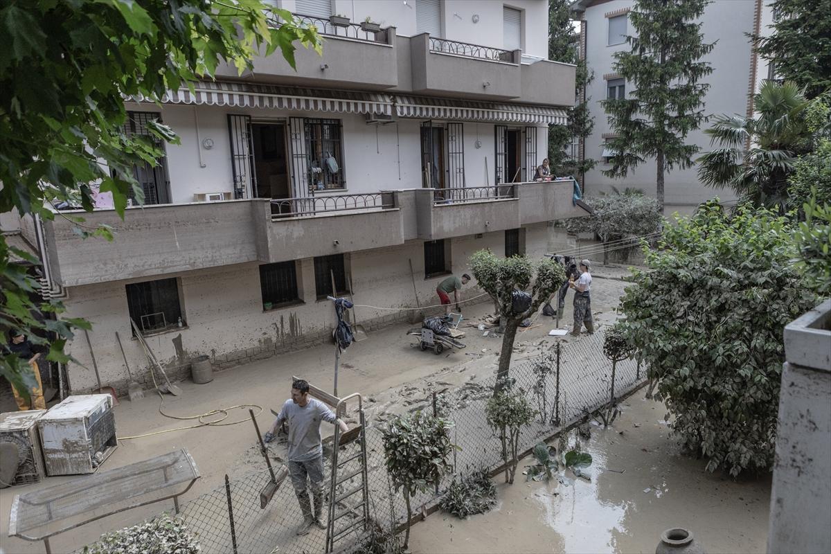 İtalya'da sel felaketinin izleri