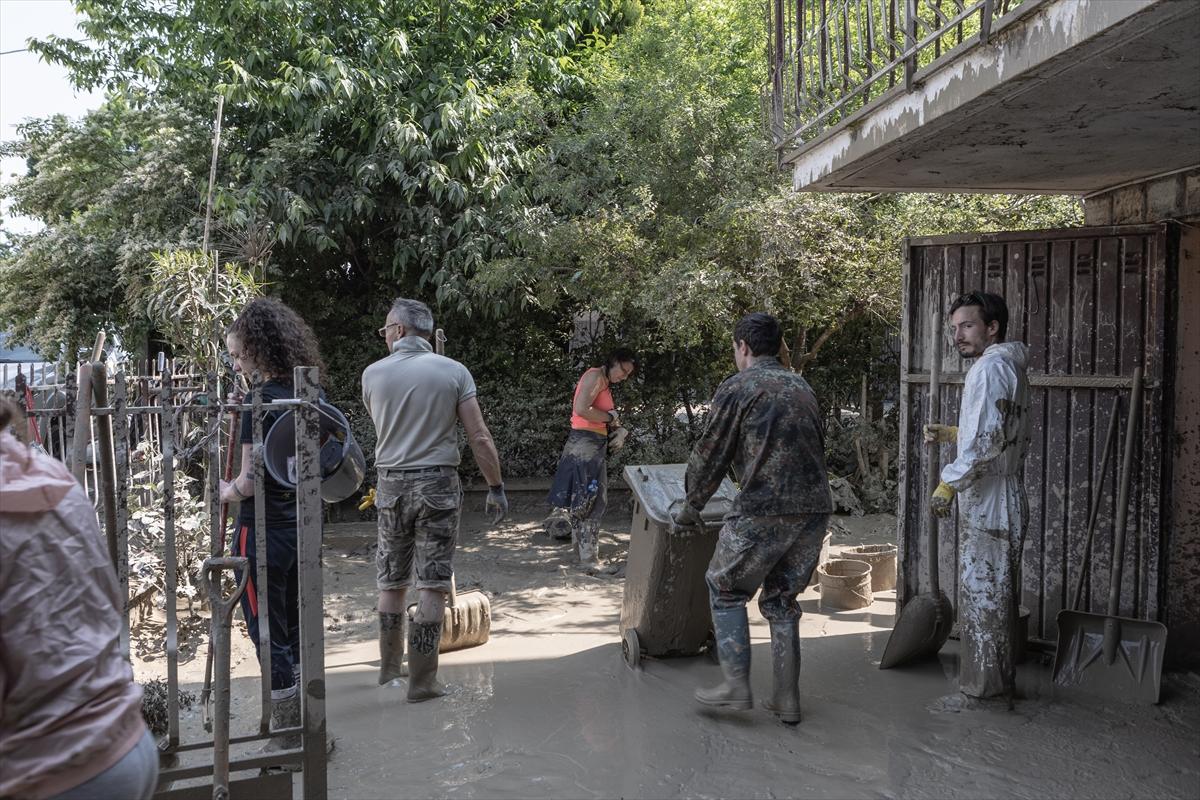 İtalya'da sel felaketinin izleri