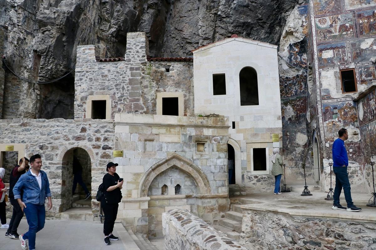 Sümela Manastırı gizemini koruyor