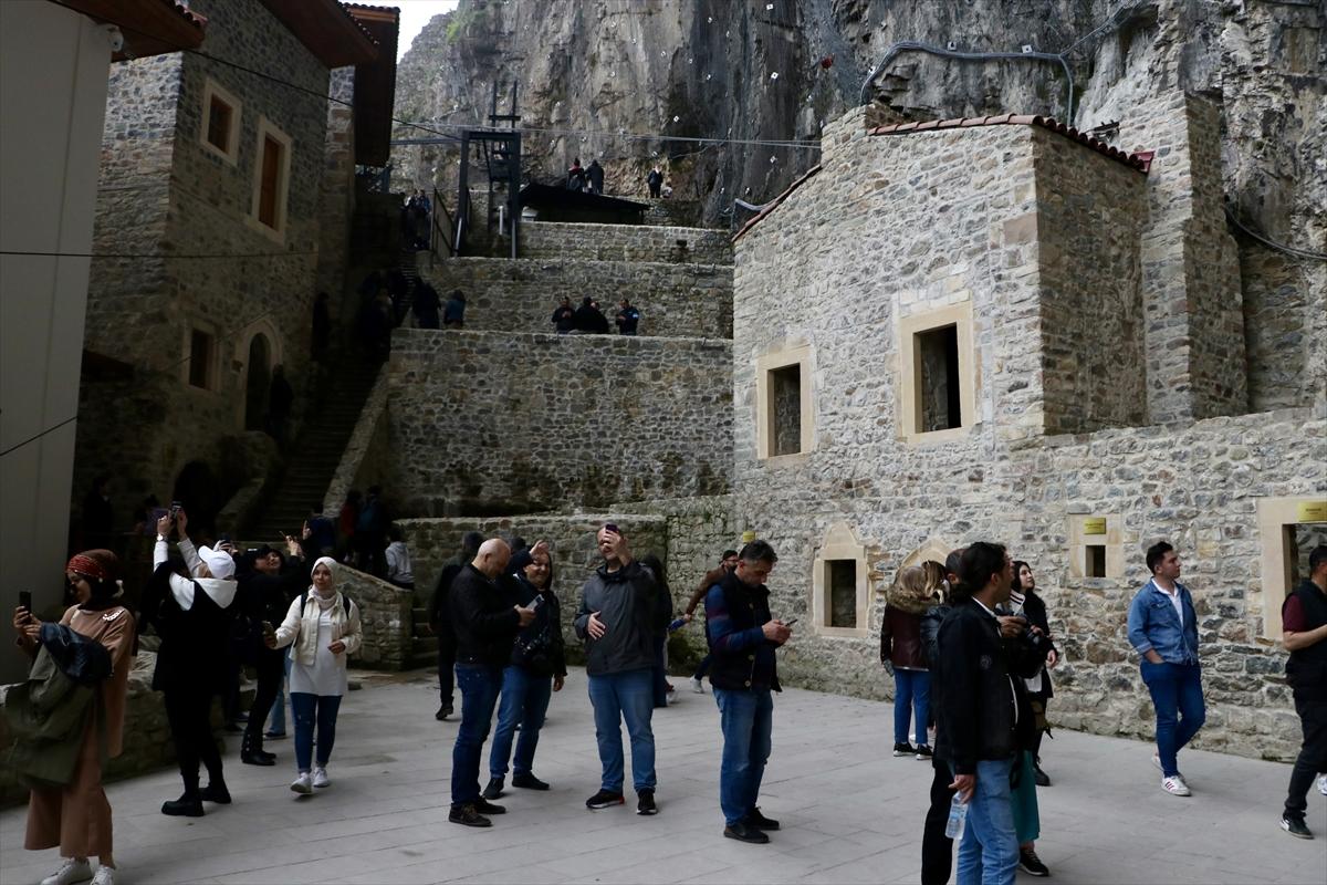 Sümela Manastırı gizemini koruyor