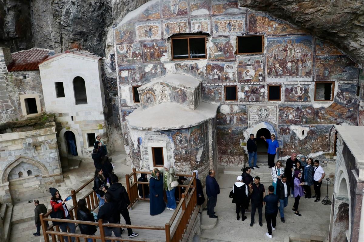 Sümela Manastırı gizemini koruyor