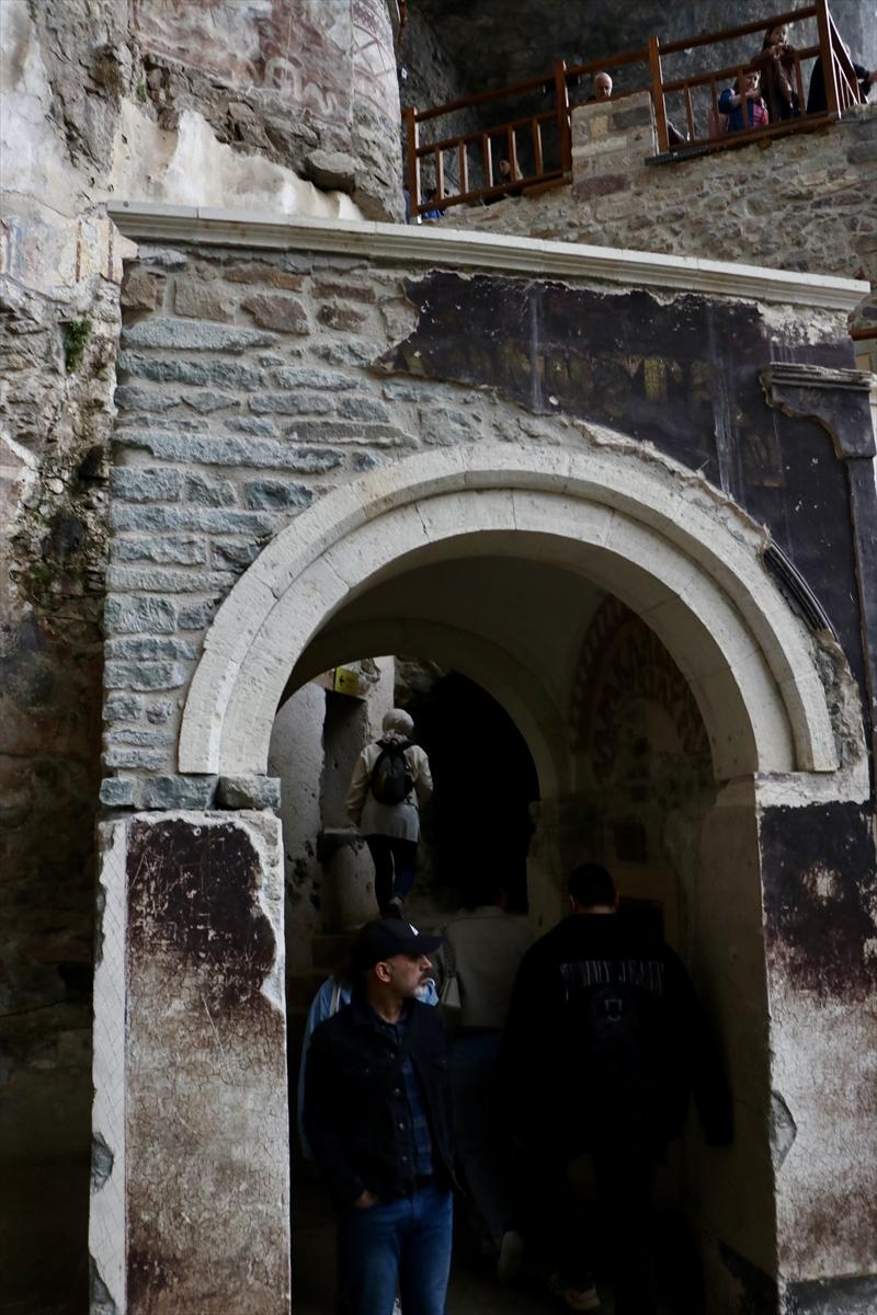 Sümela Manastırı gizemini koruyor