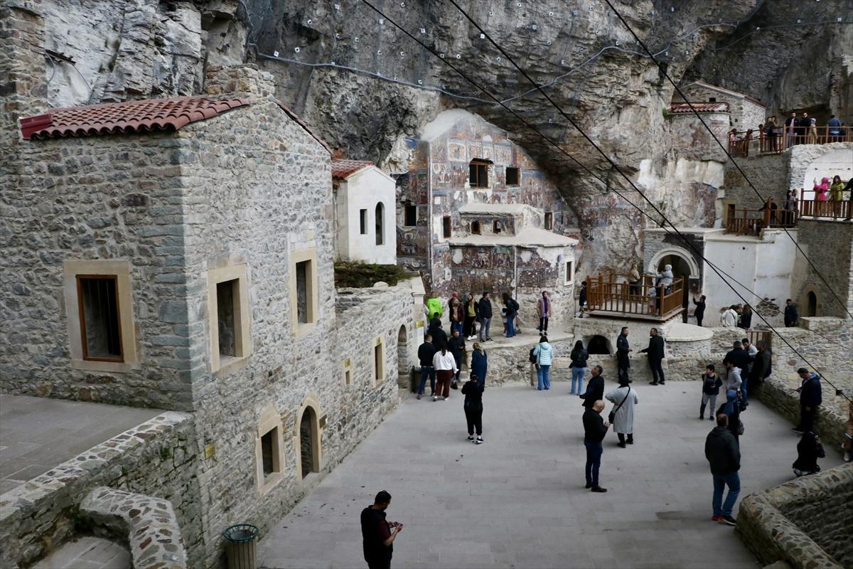Sümela Manastırı gizemini koruyor