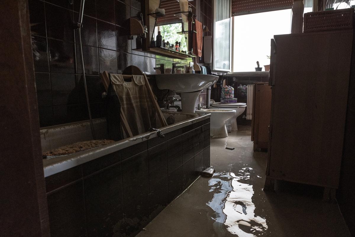 İtalya'da sel felaketinin izleri