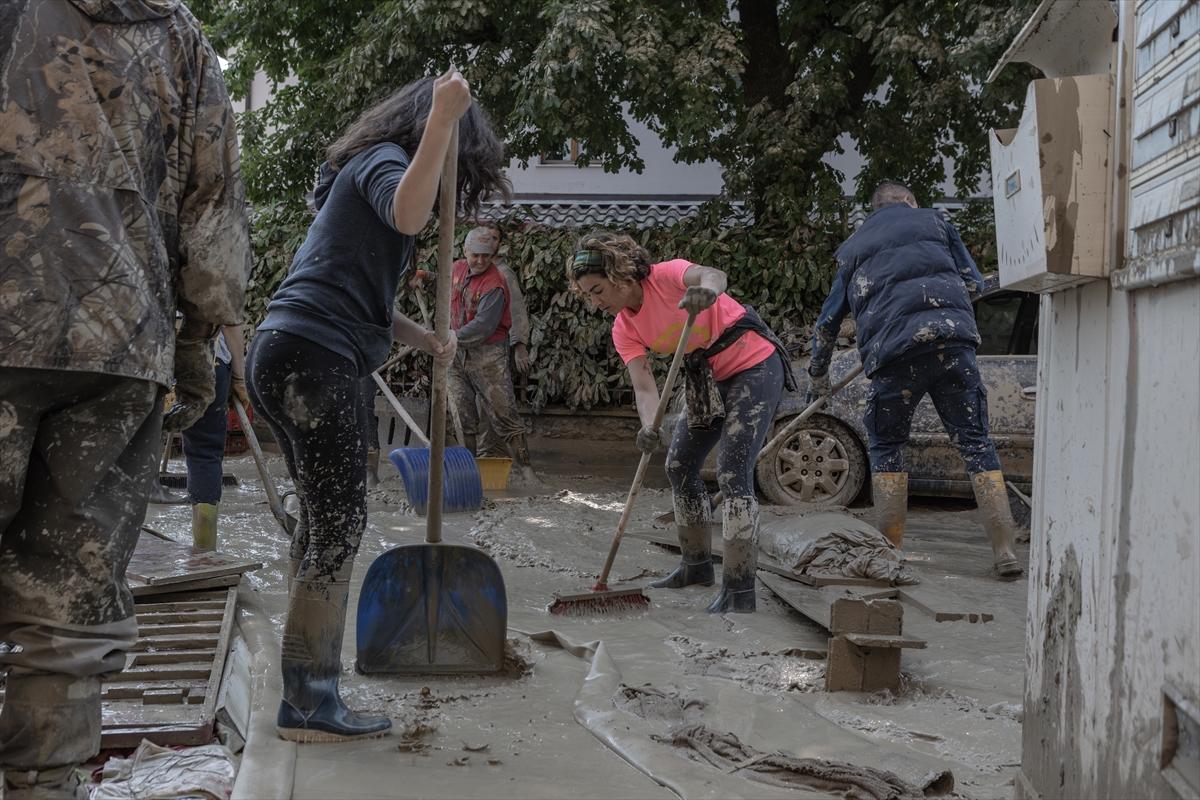 İtalya'da sel felaketinin izleri