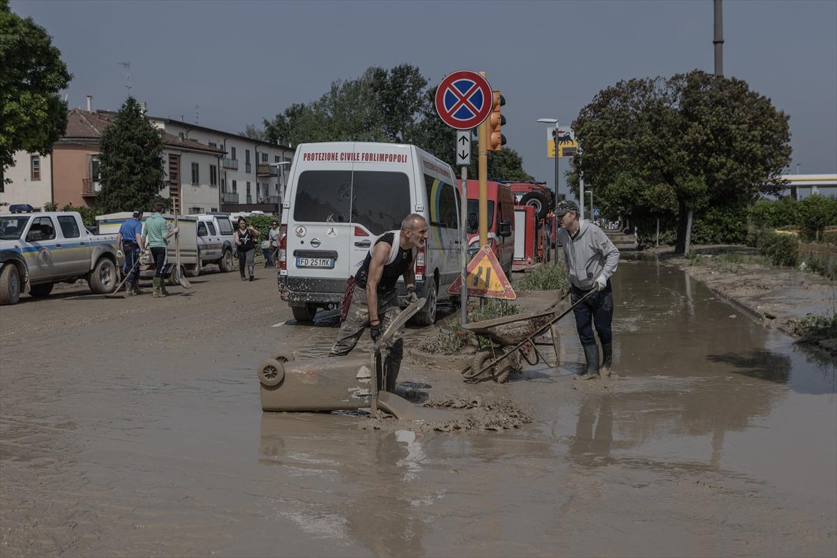 İtalya'da sel felaketinin izleri