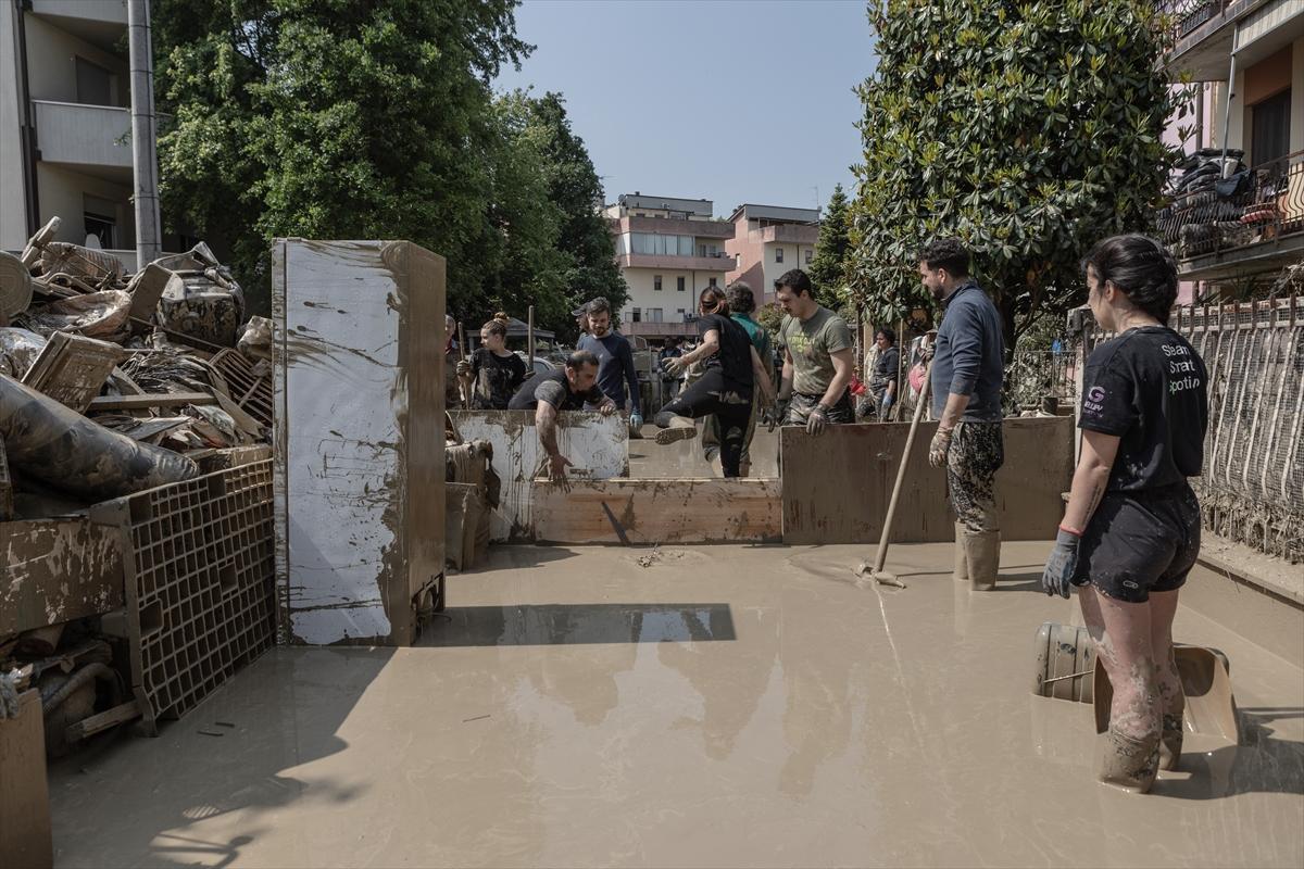 İtalya'da sel felaketinin izleri