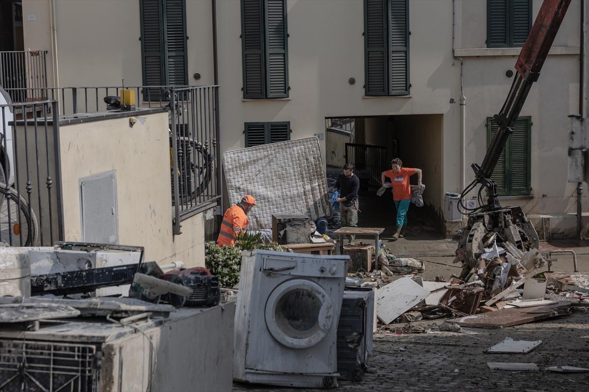 İtalya'da sel felaketinin izleri