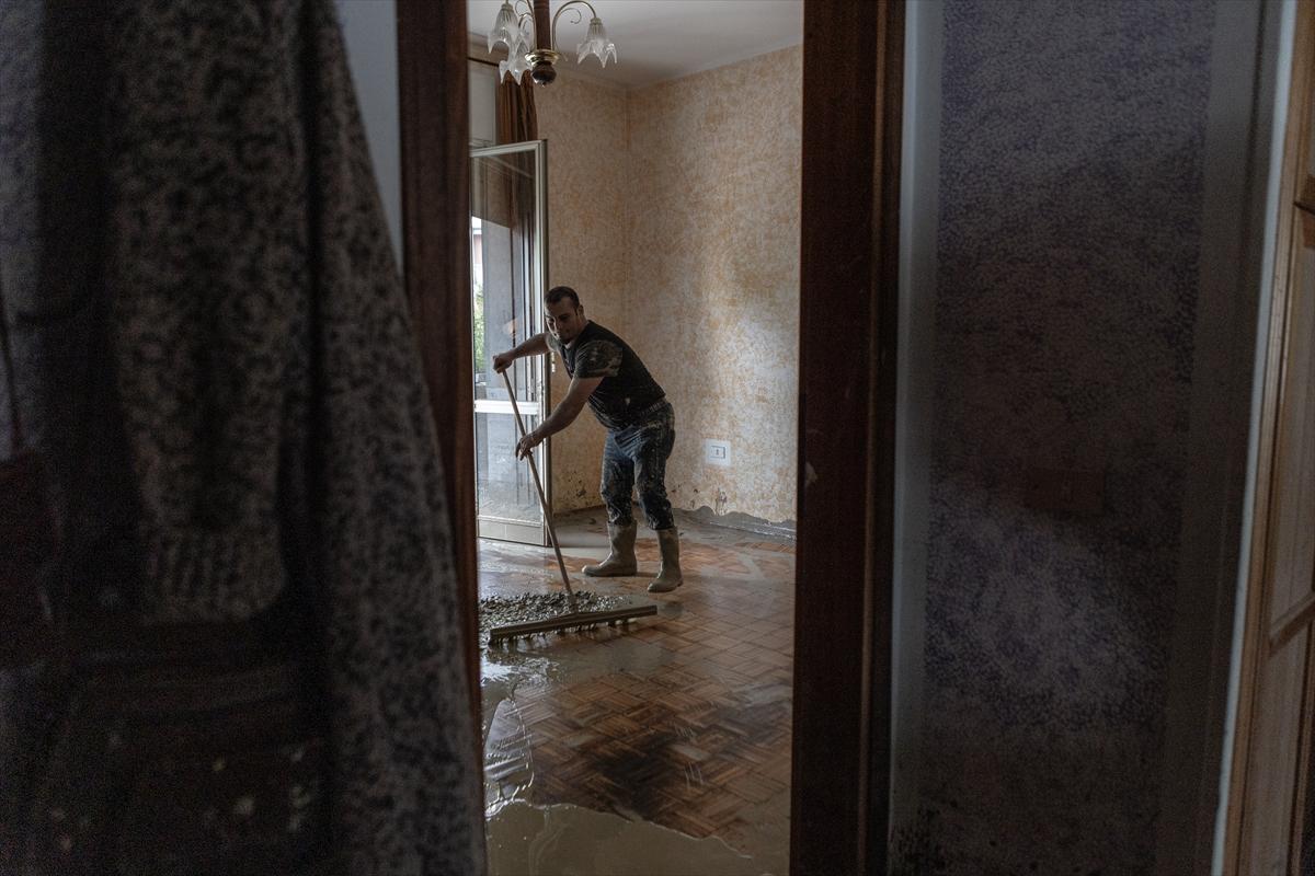 İtalya'da sel felaketinin izleri