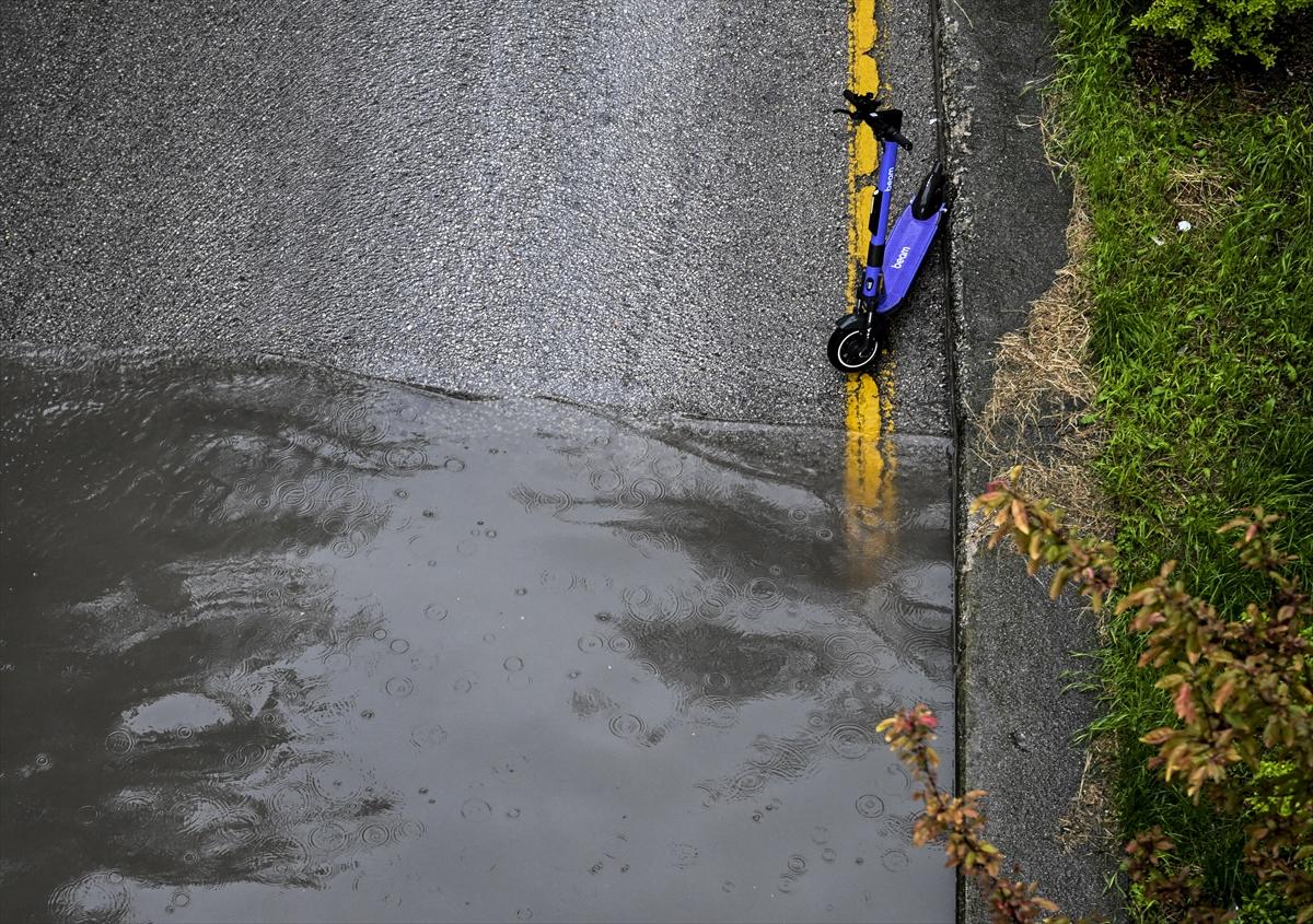 Ankara'da sağanak: Araçlar mahsur kaldı