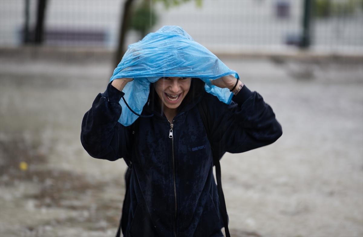 Ankara'da sağanak: Araçlar mahsur kaldı