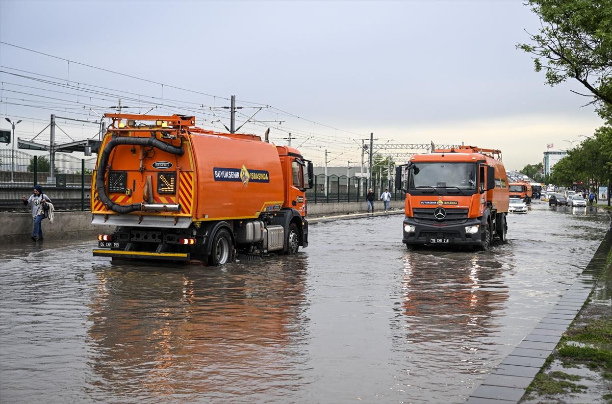 Ankara'da sağanak: Araçlar mahsur kaldı
