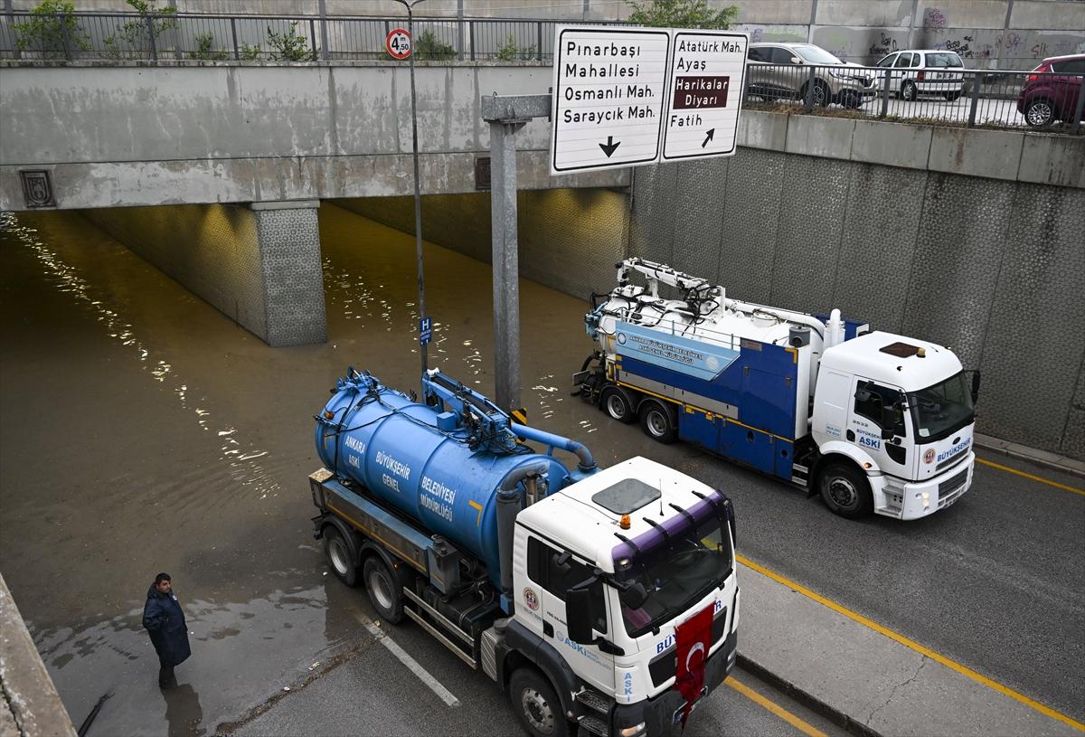 Ankara'da sağanak: Araçlar mahsur kaldı