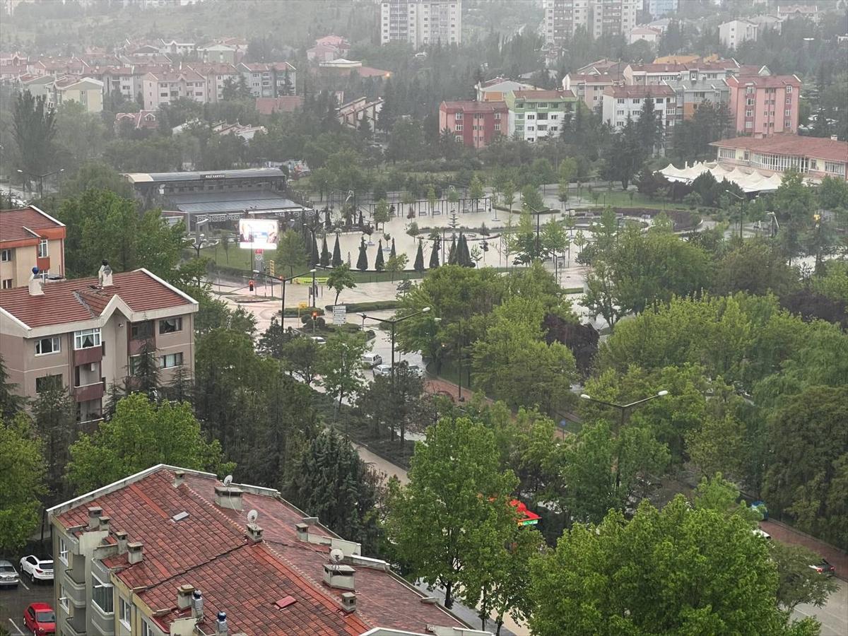 Ankara'da sağanak: Araçlar mahsur kaldı