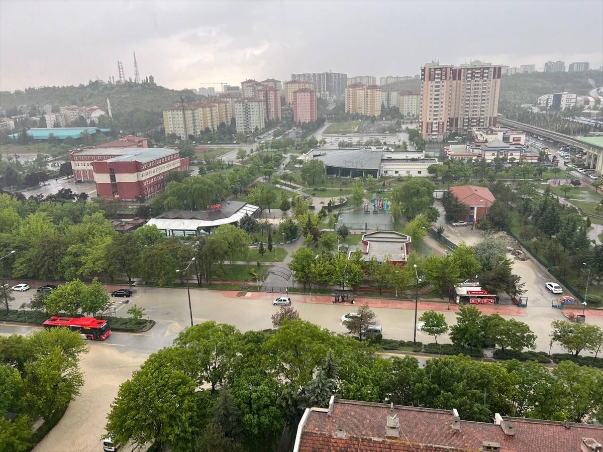 Ankara'da sağanak: Araçlar mahsur kaldı