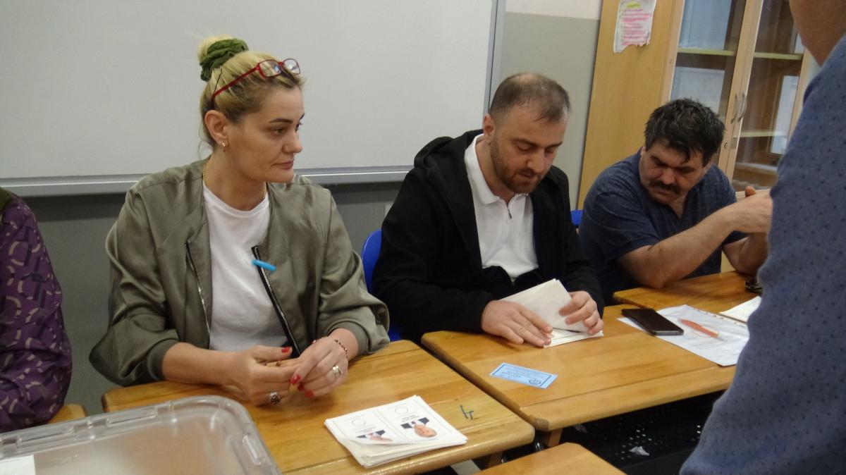 Türkiye genelinde oy kullanma işlemi başladı