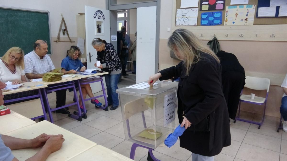 Türkiye genelinde oy kullanma işlemi başladı