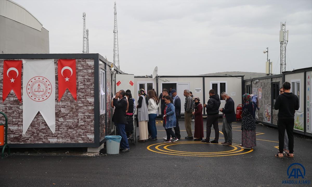 Türkiye genelinde oy kullanma işlemi başladı