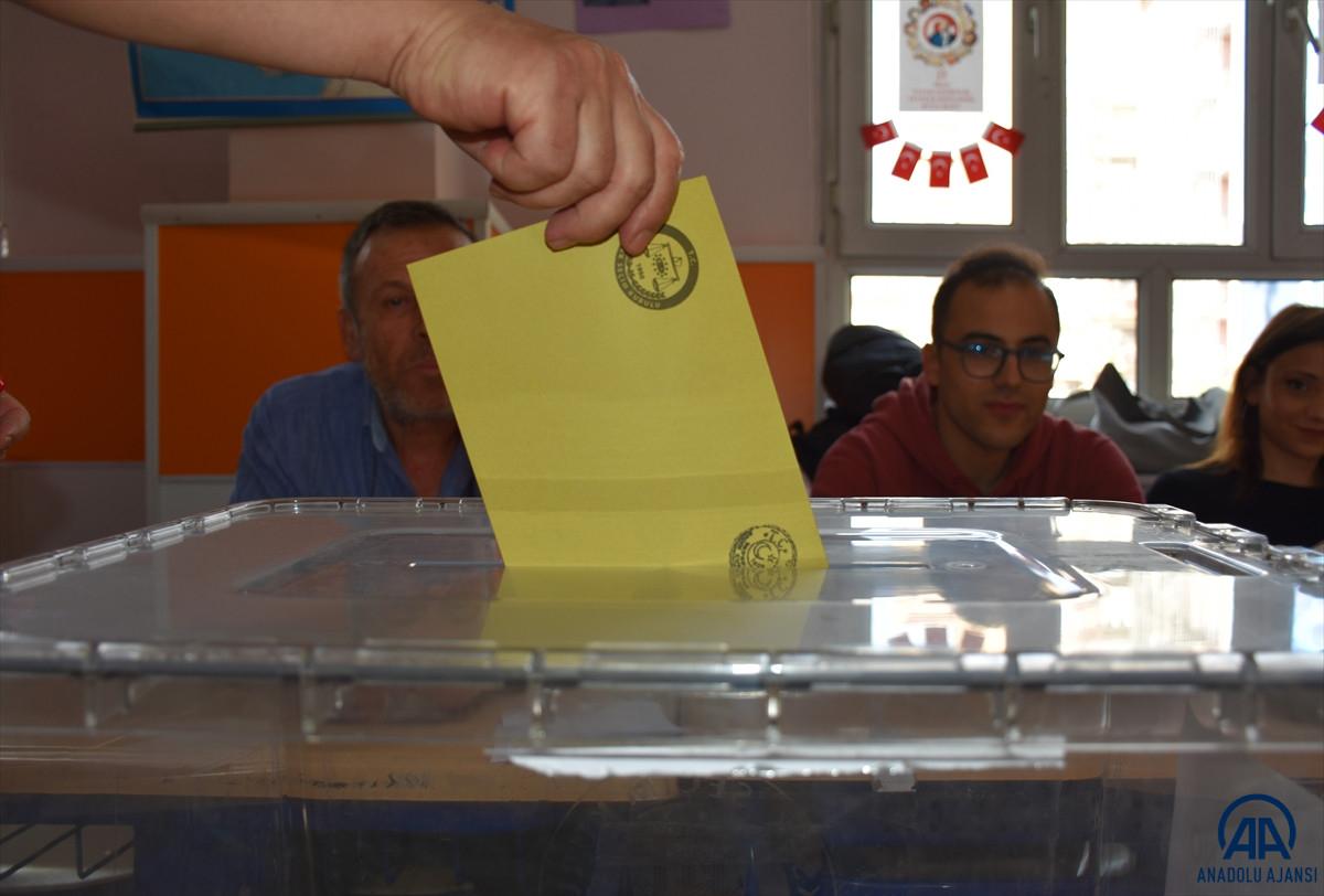 Türkiye genelinde oy kullanma işlemi başladı
