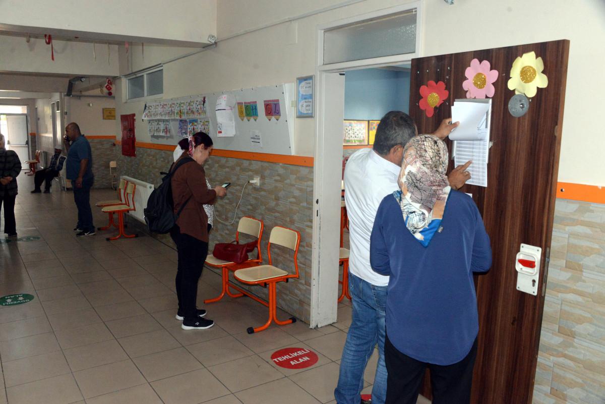 Türkiye genelinde oy kullanma işlemi başladı