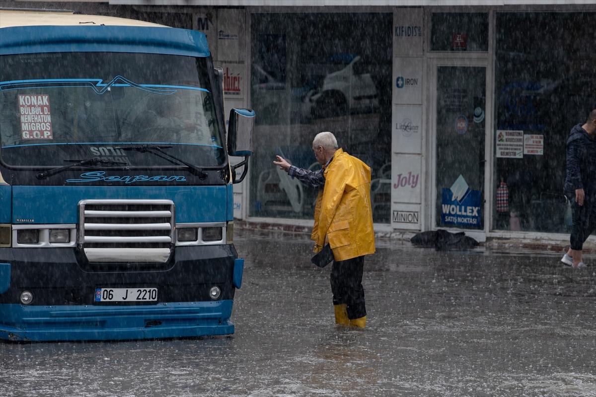 Başkent Ankara'dan sel kareleri