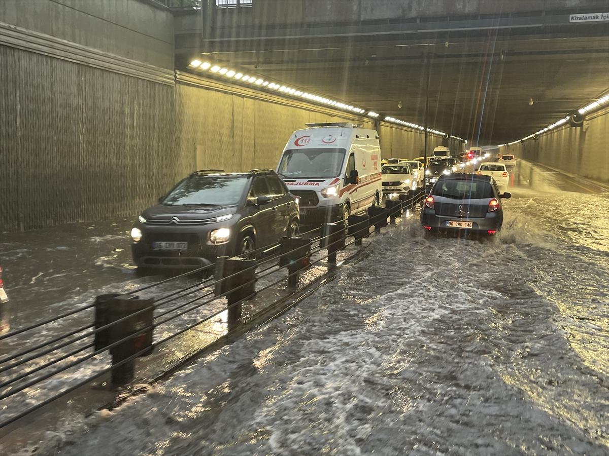 Başkent Ankara'dan sel kareleri