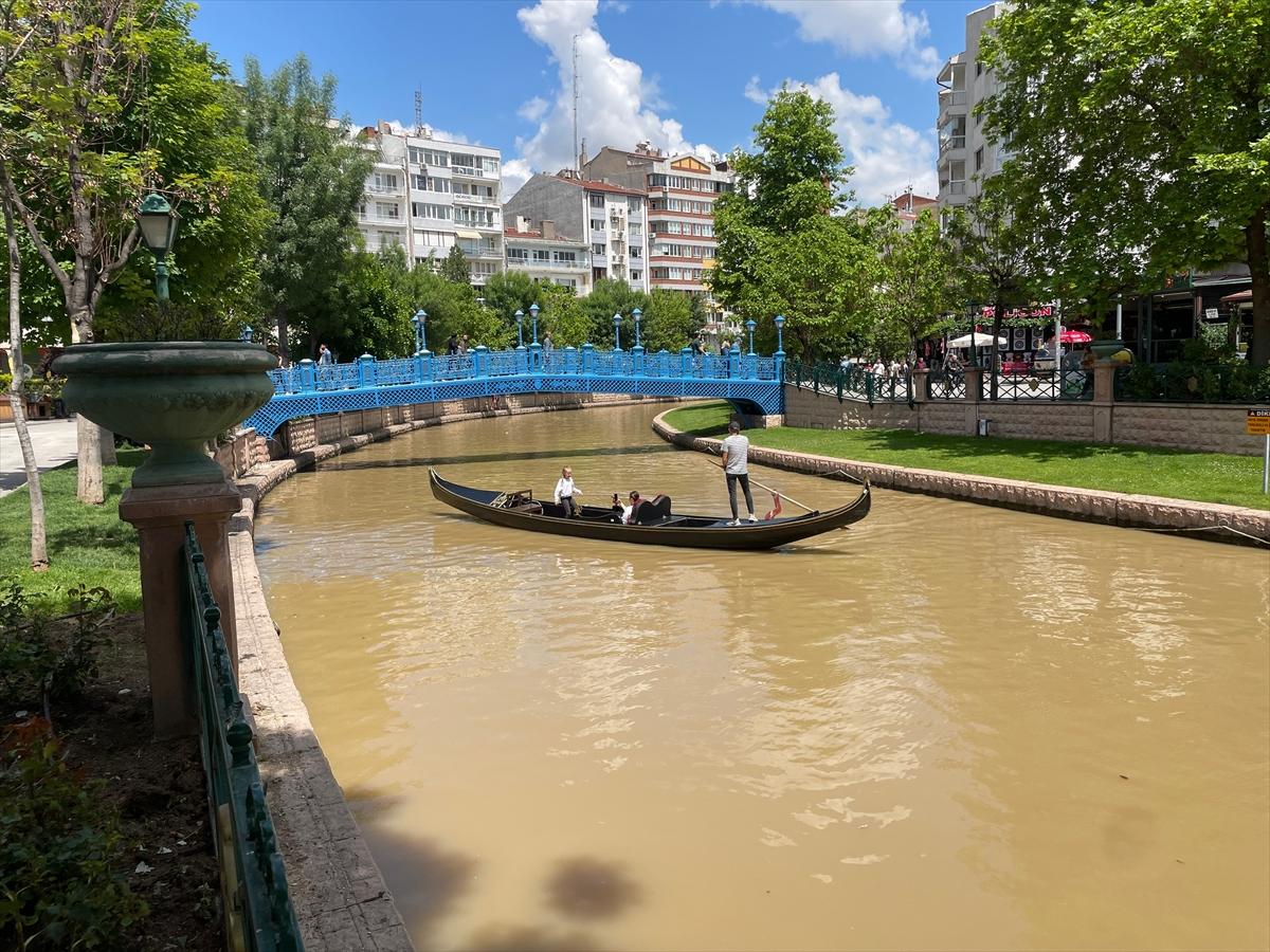 Porsuk çayının rengi maviden kahverengiye döndü