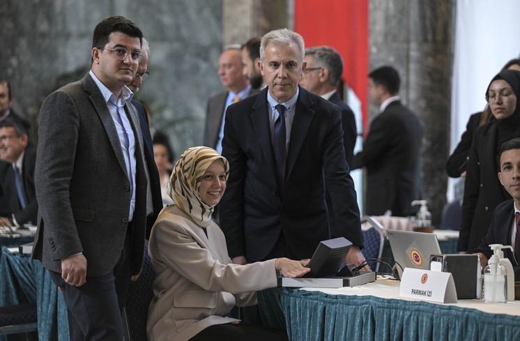 TBMM'de kayıt yaptıran yeni vekillerden renkli kareler