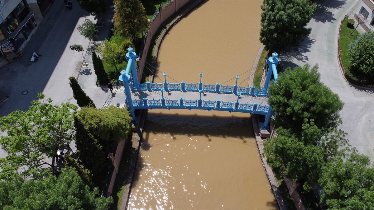 Porsuk çayının rengi maviden kahverengiye döndü
