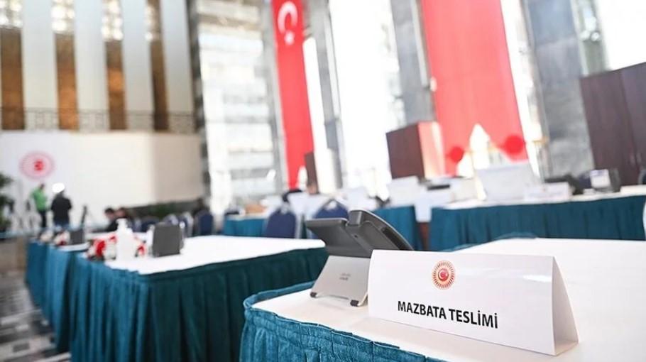 TBMM'de kayıt yaptıran yeni vekillerden renkli kareler